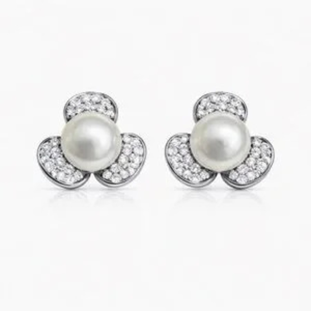 ?? Silver and White Pearl Floral Earrings